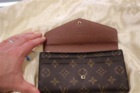 Shop Used Louis Vuitton Wallets 